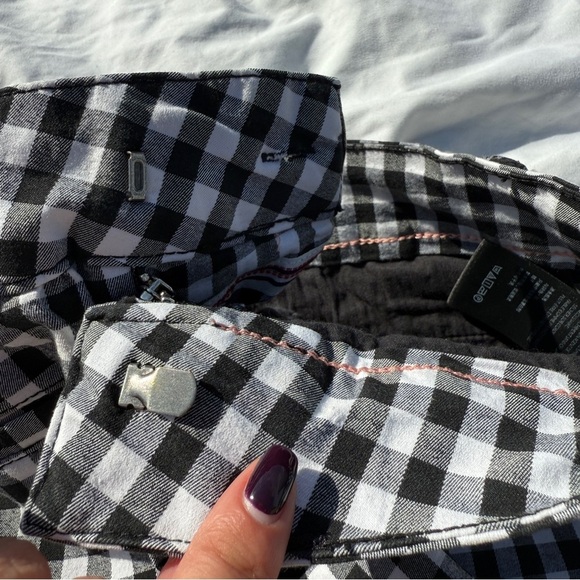 Anthropologie Black & White Gingham Shorts – Size 26 - Picture 9 of 9